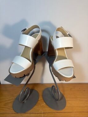 Michael Kors Holland White Platform Block Heel Sandals 7.5 NWT